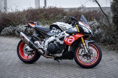 Aprilia Tuono 1100 Factory | La hypernaked más radical de Aprilia