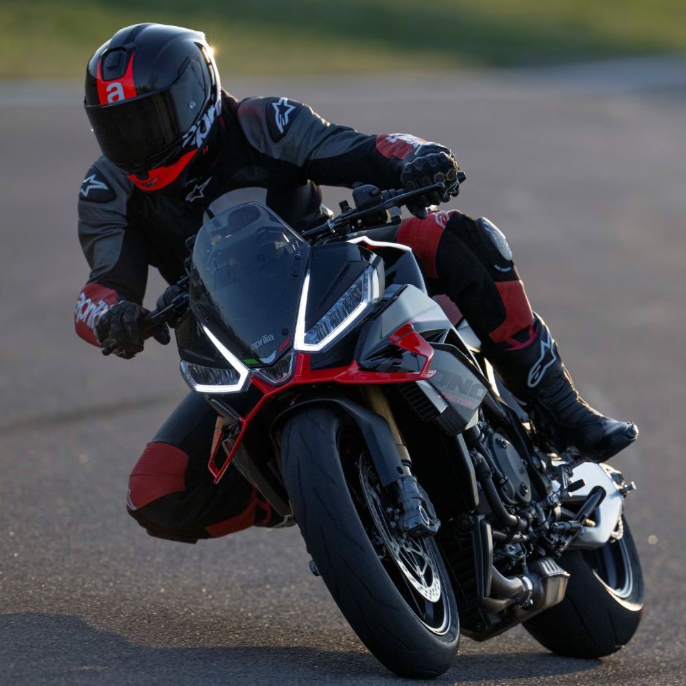 Aprilia-tuono-v4-factory-gallery-1920x1440-1 (1) (1)