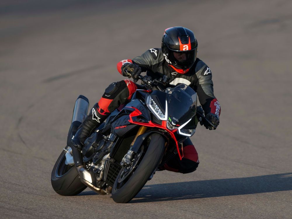 Aprilia_TuonoV4_wall-image_1920x1440_1 (1)