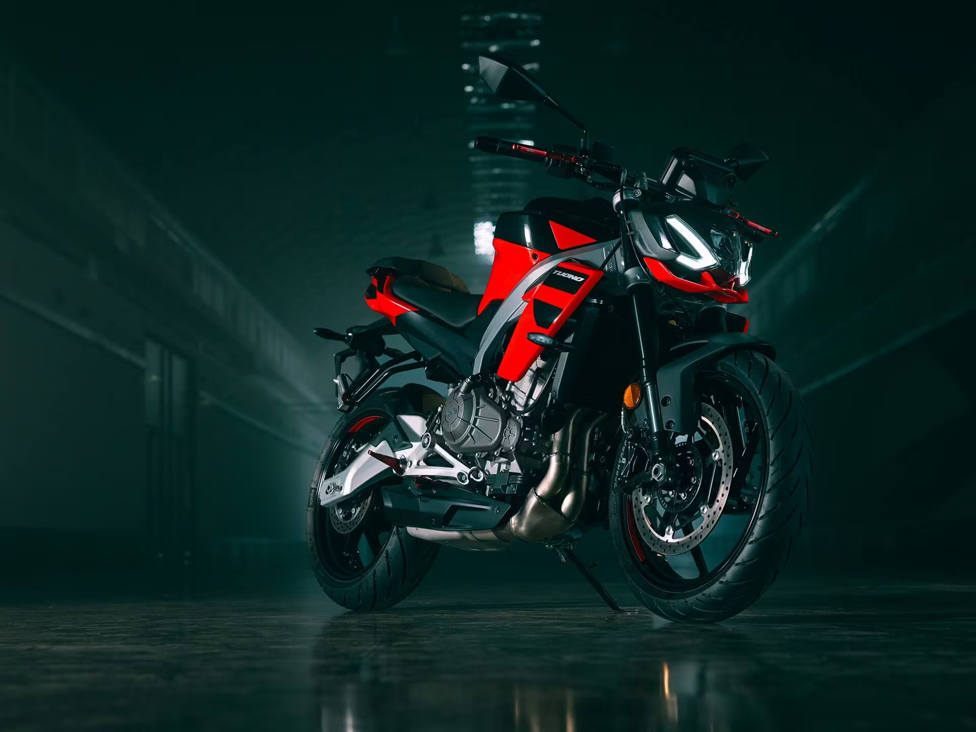 Aprilia_Tuono457_Wall-img_1440x1920_Ambinetata_2