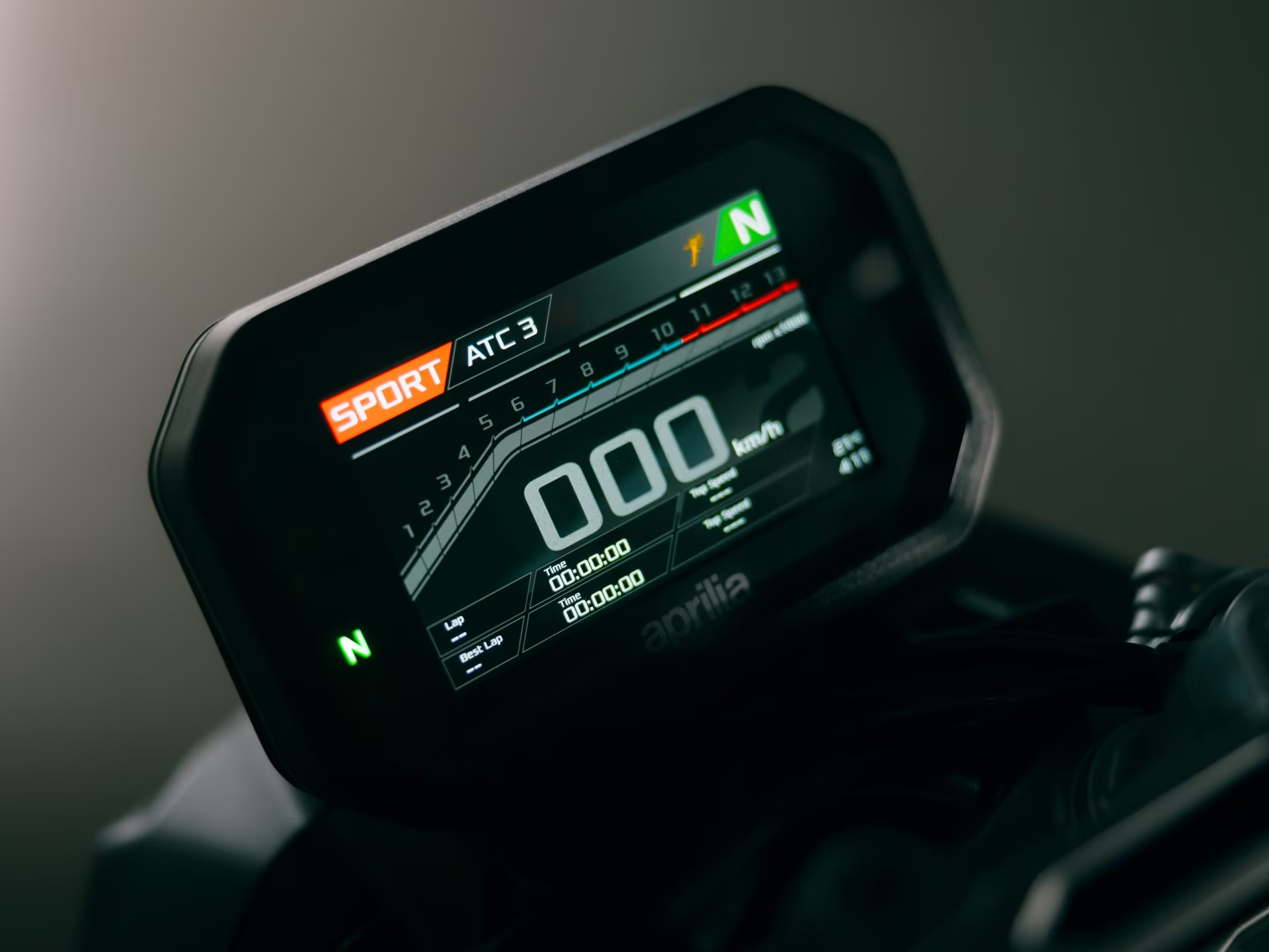Aprilia_Tuono457_wall-image_1920x1440