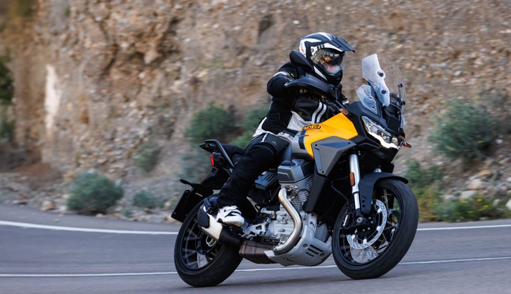 moto-guzzi-stelvio-2024-64_1_1000x575 (1)