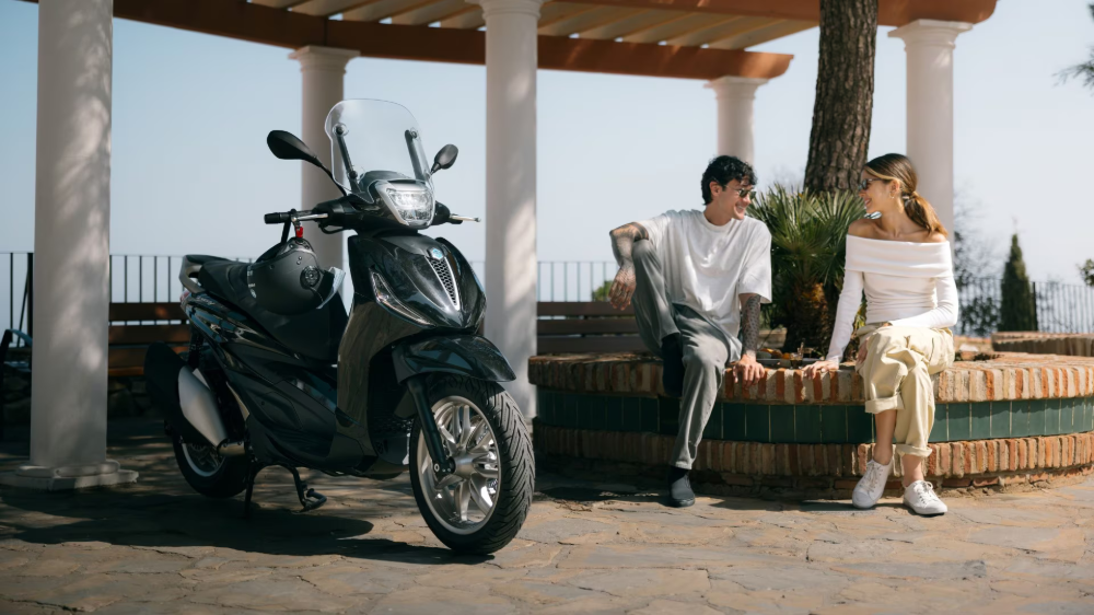 Piaggio_Beverly_cosmo_3_1920x1080