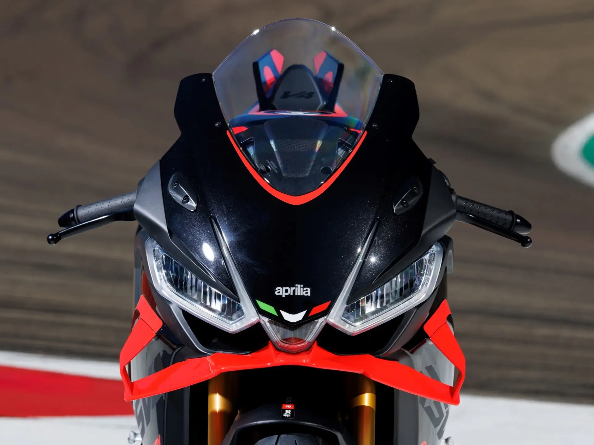 Aprilia_RSV4-factory_wall-image_1920x1440_3