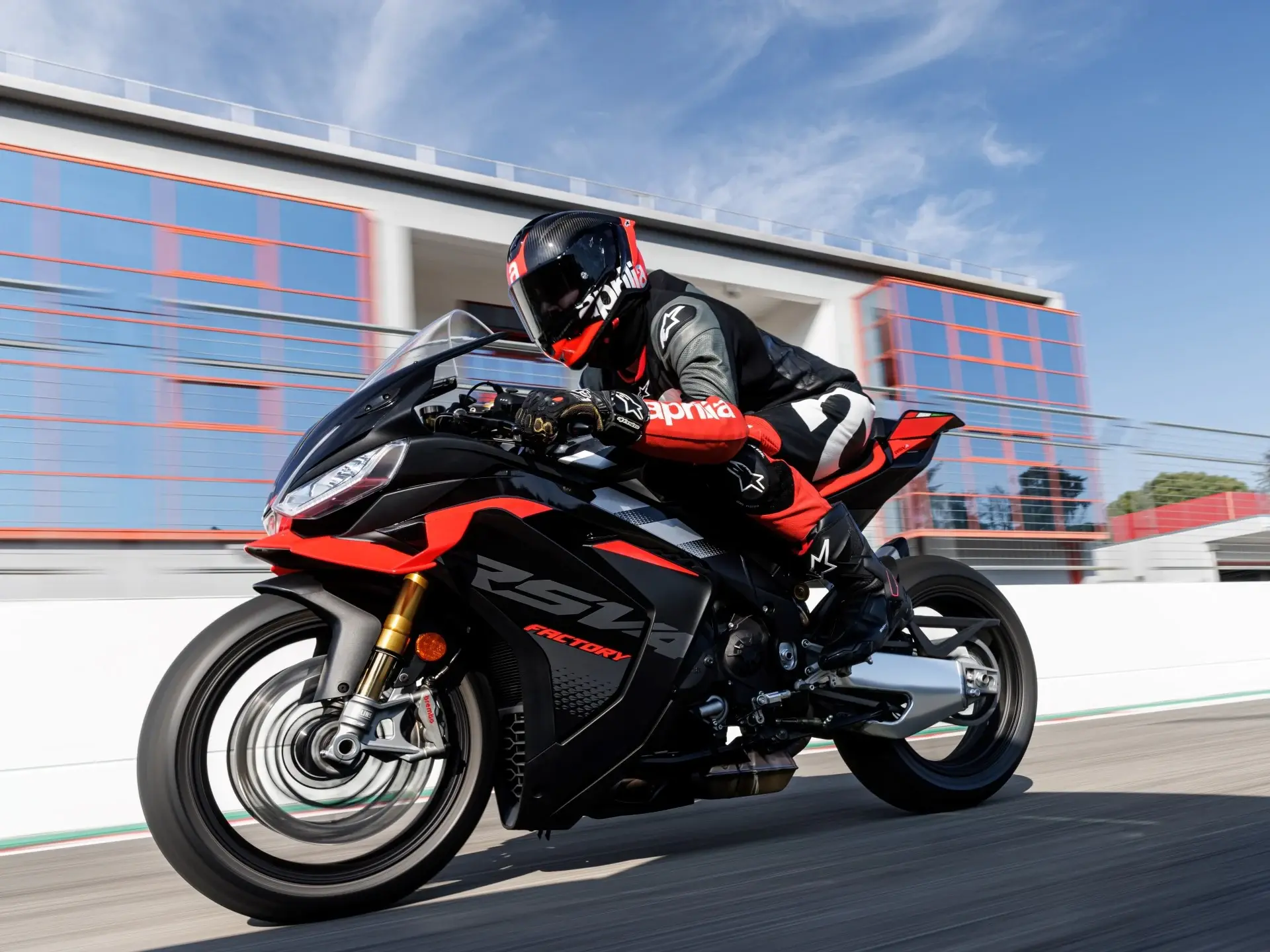 Aprilia_RSV4_FACTORY_gallery_1