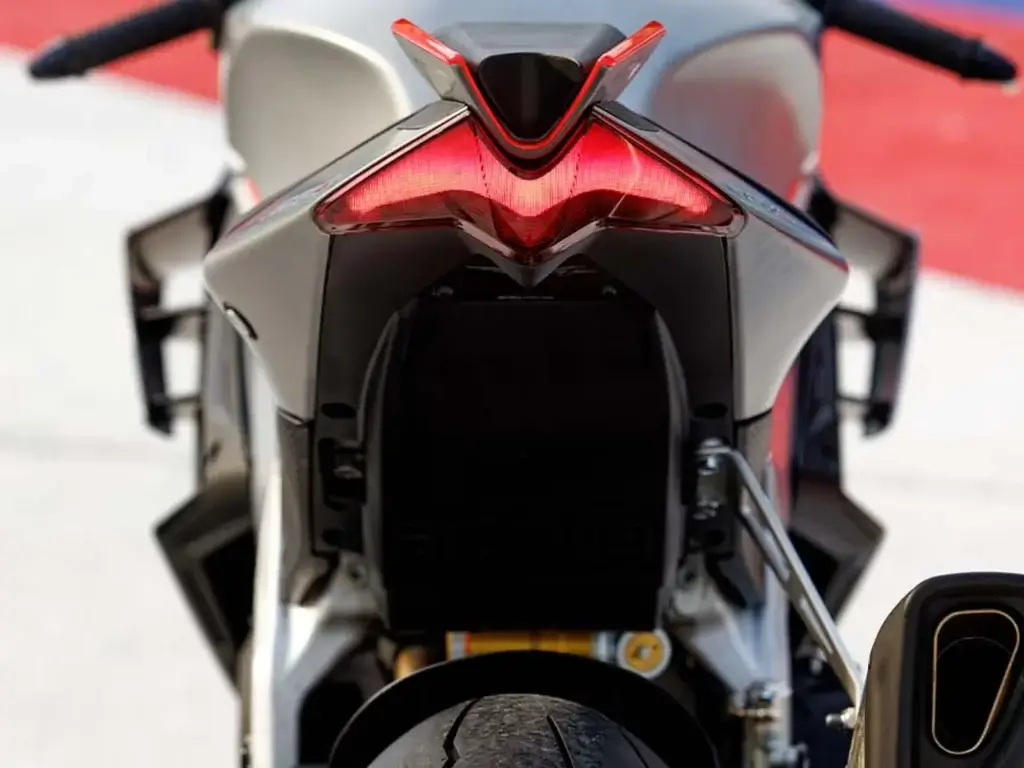 RSV4-900x675-1-1024x768