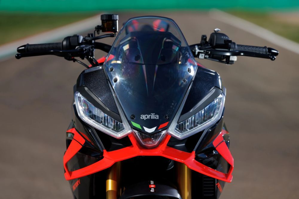 Aprilia_TuonoV4_wall-image_1920x1440_2 (2) (2)