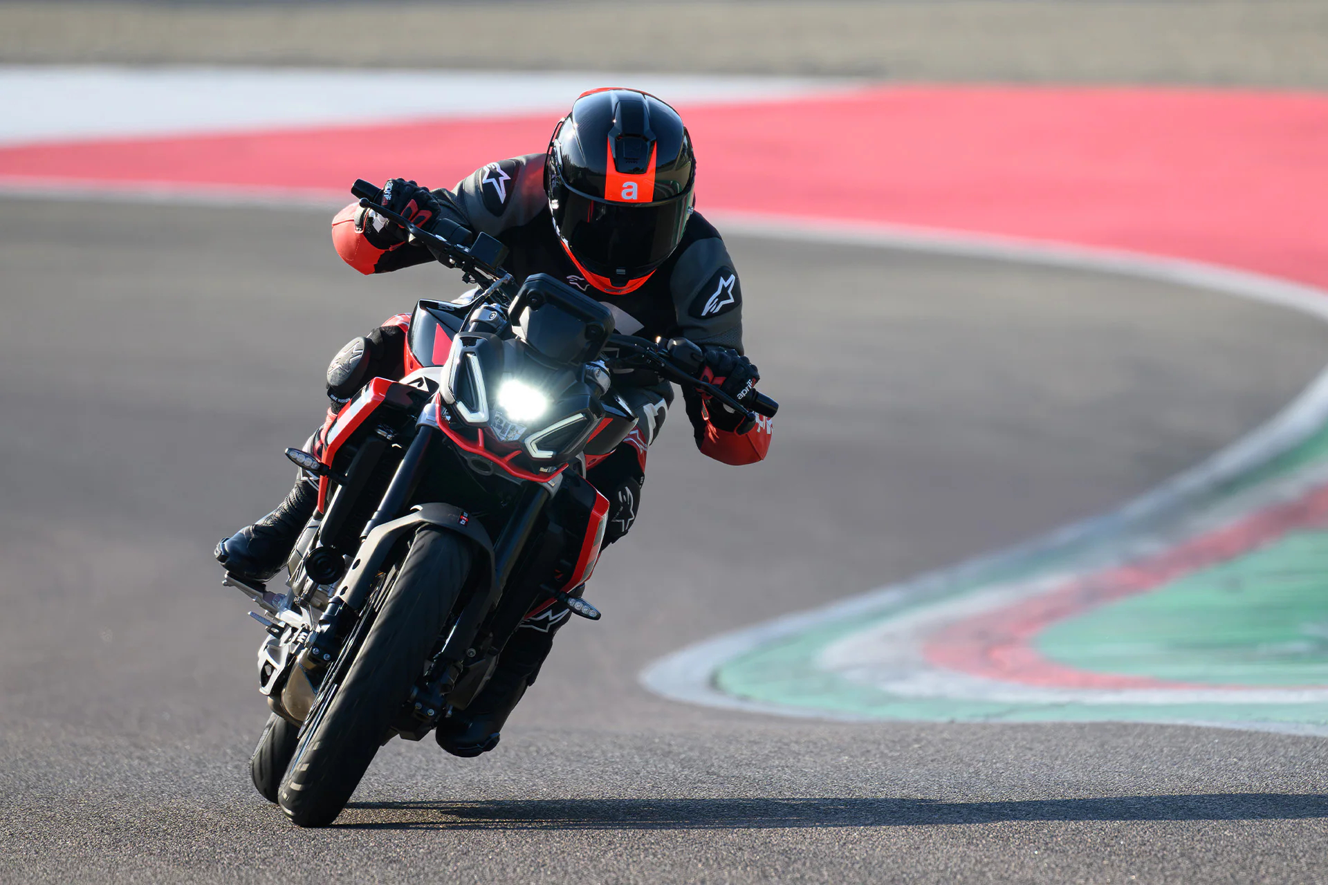 Aprilia_Tuono457_Pirana_Red_1920x1280