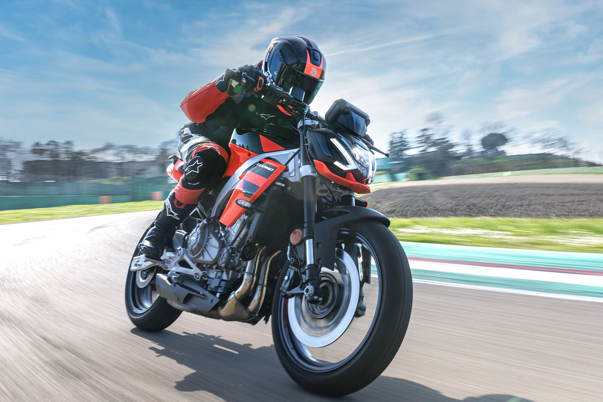 Aprilia_Tuono457_Pirana_Red_1920x1280_3