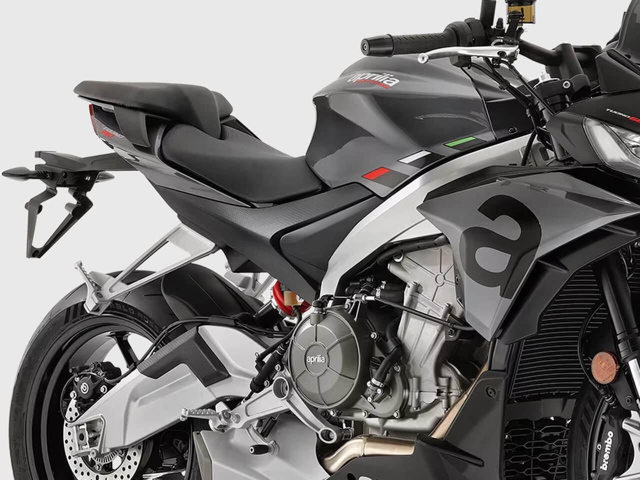 Aprilia_Tuono660_2023_box-hotspot_900x675_Rush-Grey_1-C-1
